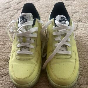 Neon green Air Force 1’s size  5y